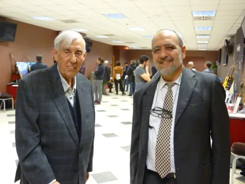 José Roanillos and the guitar makers 18