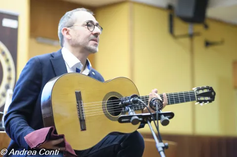 CONFERENZA: “L’influenza della Liuteria spagnola del ‘900 nell’evoluzione della chitarra italiana e della sua identità p 26