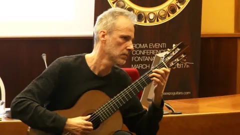 CONFERENZA: “L’influenza della Liuteria spagnola del ‘900 nell’evoluzione della chitarra italiana e della sua identità p 34