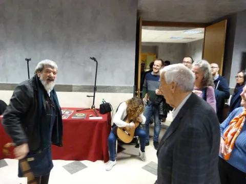 José Roanillos and the guitar makers 58