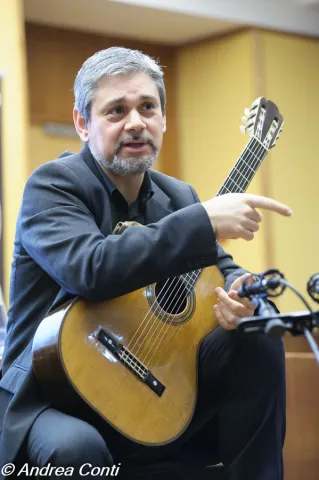 CONFERENZA: “L’influenza della Liuteria spagnola del ‘900 nell’evoluzione della chitarra italiana e della sua identità p 14