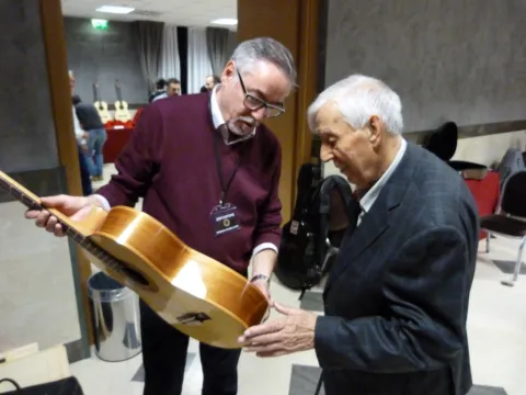 José Roanillos and the guitar makers 40