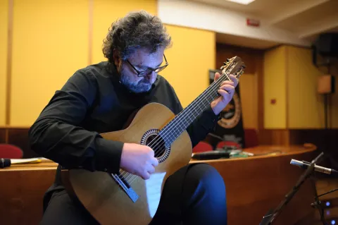 Aniello Desiderio in concert and tribute to D. Ascione