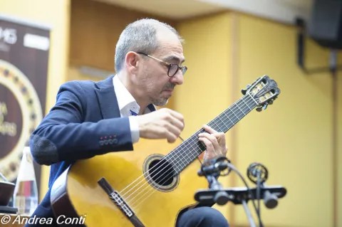 CONFERENZA: “L’influenza della Liuteria spagnola del ‘900 nell’evoluzione della chitarra italiana e della sua identità p 24