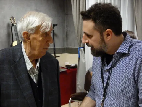 José Roanillos and the guitar makers 50
