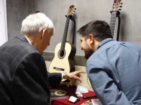 José Roanillos and the guitar makers 47