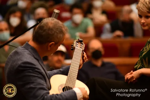 Stephanie Jones and the "Arcimbolda" Guitar 4