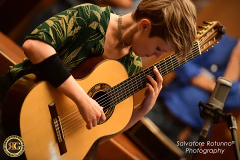 Stephanie Jones and the "Arcimbolda" Guitar 19