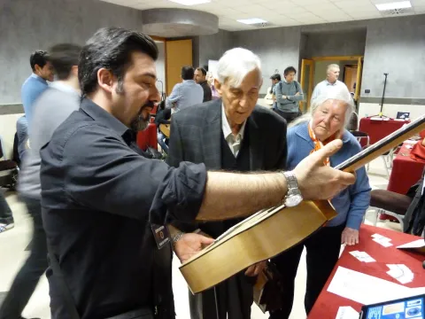 José Roanillos and the guitar makers 64