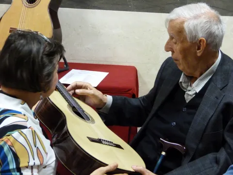 José Roanillos and the guitar makers 72