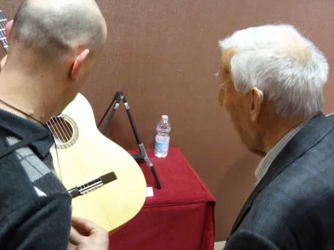 José Roanillos and the guitar makers 8
