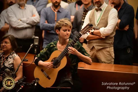 Stephanie Jones and the "Arcimbolda" Guitar 7