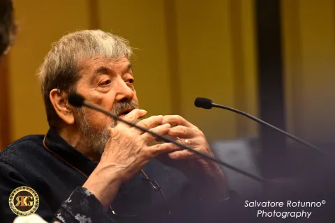 Lifetime Achievement Award to M ° Oscar Ghiglia 26