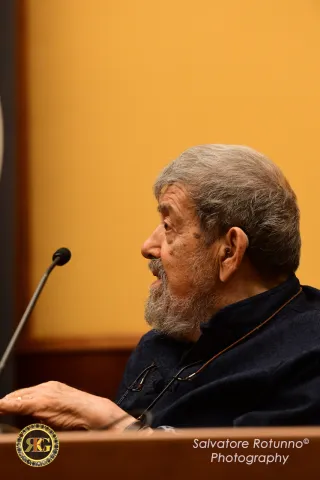 Lifetime Achievement Award to M ° Oscar Ghiglia 16