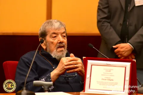 Lifetime Achievement Award to M ° Oscar Ghiglia 12