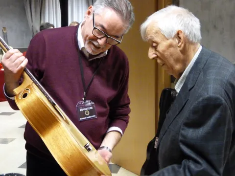 José Roanillos and the guitar makers 42