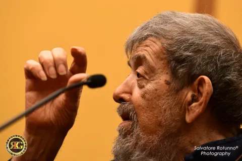 Lifetime Achievement Award to M ° Oscar Ghiglia 20