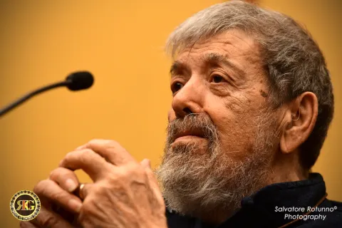Lifetime Achievement Award to M ° Oscar Ghiglia 21