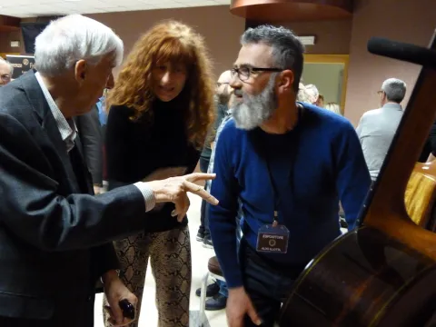 José Roanillos and the guitar makers 33