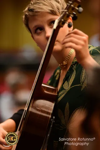 Stephanie Jones and the "Arcimbolda" Guitar 5