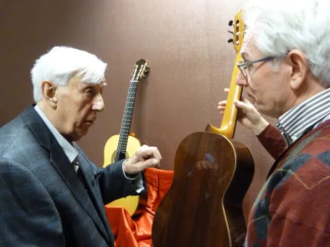 José Roanillos and the guitar makers 10
