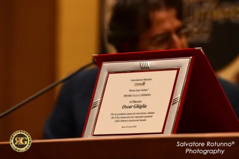 Lifetime Achievement Award to M ° Oscar Ghiglia 19