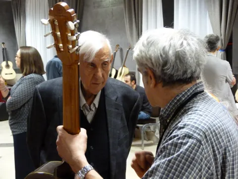 José Roanillos and the guitar makers 74