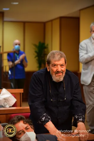 Lifetime Achievement Award to M ° Oscar Ghiglia