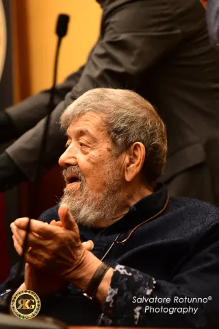 Lifetime Achievement Award to M ° Oscar Ghiglia 13