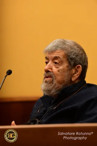 Lifetime Achievement Award to M ° Oscar Ghiglia 17