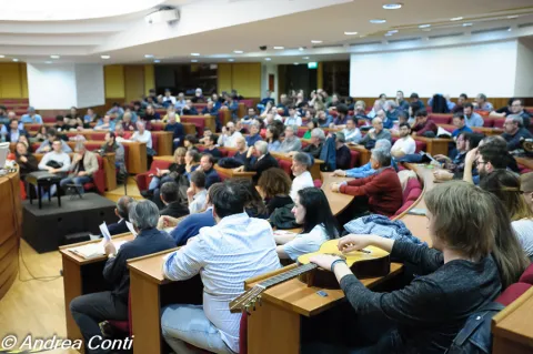 CONFERENZA: “L’influenza della Liuteria spagnola del ‘900 nell’evoluzione della chitarra italiana e della sua identità p