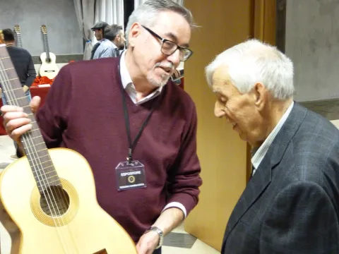 José Roanillos and the guitar makers 41