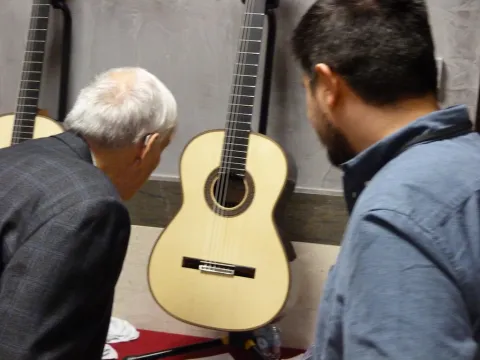 José Roanillos and the guitar makers 44