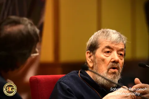 Lifetime Achievement Award to M ° Oscar Ghiglia 25