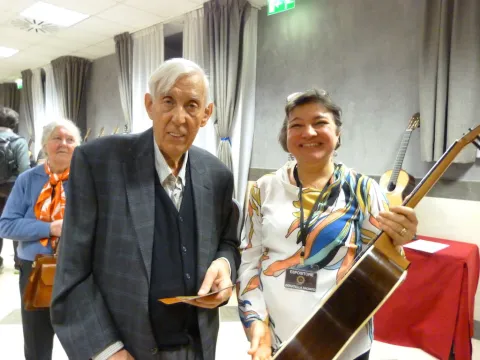 José Roanillos and the guitar makers 71