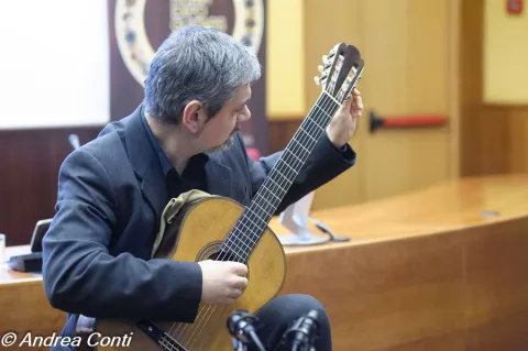 CONFERENZA: “L’influenza della Liuteria spagnola del ‘900 nell’evoluzione della chitarra italiana e della sua identità p 13
