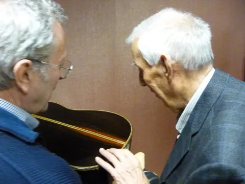 José Roanillos and the guitar makers 37
