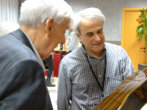 José Roanillos and the guitar makers 73