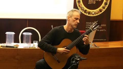 CONFERENZA: “L’influenza della Liuteria spagnola del ‘900 nell’evoluzione della chitarra italiana e della sua identità p 36