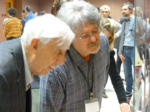 José Roanillos and the guitar makers 22