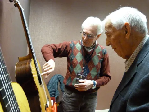 José Roanillos and the guitar makers 9
