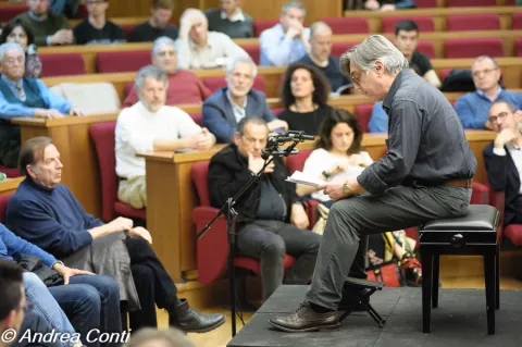 CONFERENZA: “L’influenza della Liuteria spagnola del ‘900 nell’evoluzione della chitarra italiana e della sua identità p 28